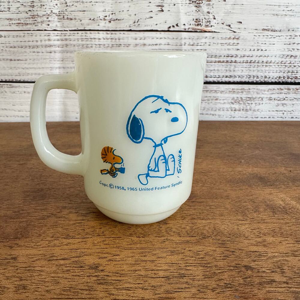 VTG  1958 1965 Snoopy Peanuts White Milk Glass Fire King Coffee Mug Woodstock